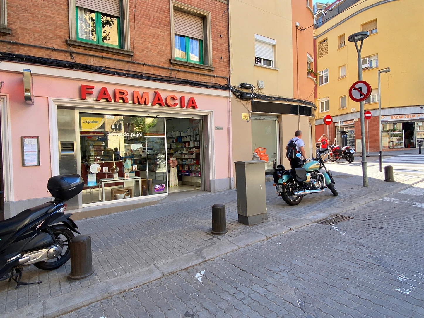 Lokal na sprzedaż przy Font d’en Canyelles, Barcelona · Zdjęcie 3