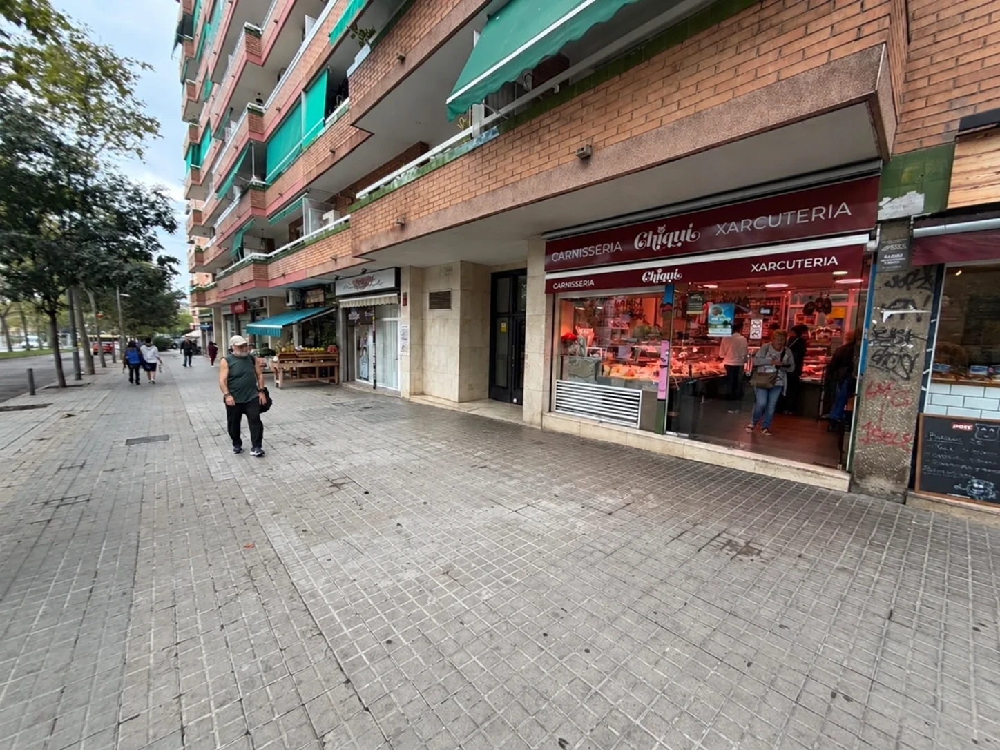 Local commercial loué à vendre à Lloreda, Badalona · Photo 4